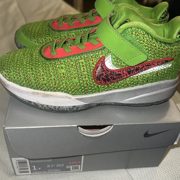 Lebron c (PS) 8/10 - Picture 4 of 7